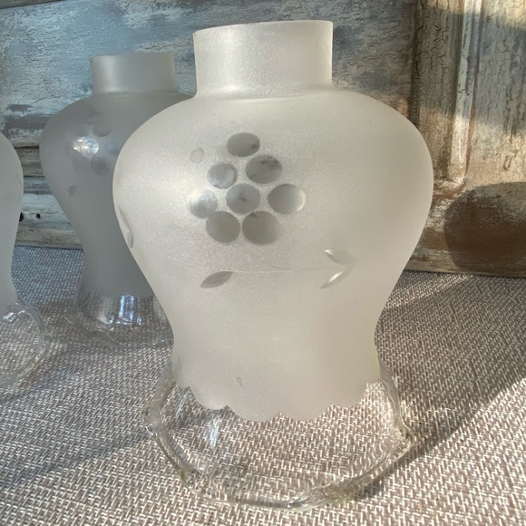 Vintage ornate grape light glass globes - Picture 4 of 12